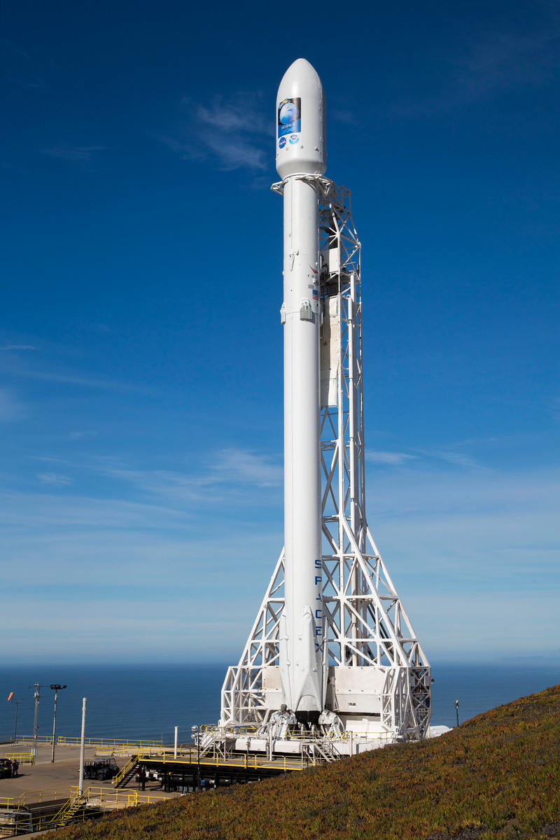 Illustration for article titled Here's the Behind-the-Scenes Story of SpaceX's Rocket Launch and Landing Attempt